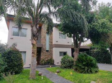 Casa · 220m² · 5 Ambientes · 4 Cocheras · Casa en Venta en Campo Grande, Pilar, G. B. a. Zona Norte