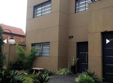 Casa · 220m² · 4 Ambientes · 1 Cochera · Casa en Venta en Quilmes, Gba Zona Sur