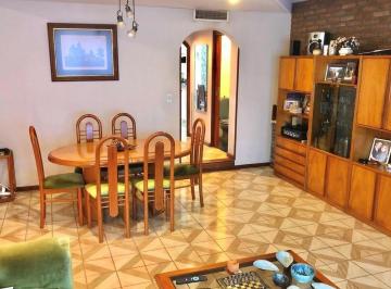 Casa · 229m² · 4 Ambientes · 2 Cocheras · Venta Casa Bernal Cuatro Ambientes Cochera Patio