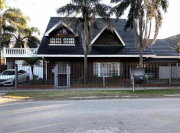 Casa · 500m² · 6 Ambientes · 2 Cocheras · Casa en Venta Ubicado en Quilmes, G. B. a. Zona Sur, Argentina
