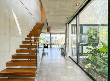 Casa · 484m² · 6 Ambientes · 2 Cocheras · Casa en Alquiler en El Yacht, Nordelta, Tigre