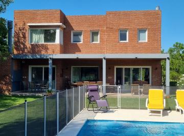 Casa de 7 ambientes, Pilar · Divina Racionalista de 3 Dorm. y Dependencia Sobre Lote de 800 m - Mayling