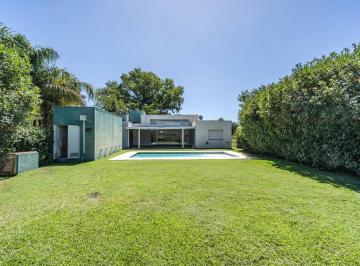 Casa · 229m² · 3 Ambientes · 2 Cocheras · Venta - Casa - 2 Dorm. - Roldan, San Lorenzo