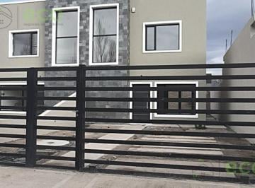 PH · 90m² · 3 Ambientes · 2 Cocheras · Eco Vende Hermoso Dúplex en Resistencia Al 200 Barrio Espino Florido Cipolletti