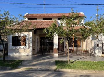 Casa · 192m² · 6 Ambientes · 1 Cochera · Casa en Venta Colón Zona Centro
