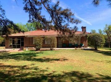 Casa · 170m² · 4 Ambientes · Casa en Venta con Jardin y Pileta en Roldán