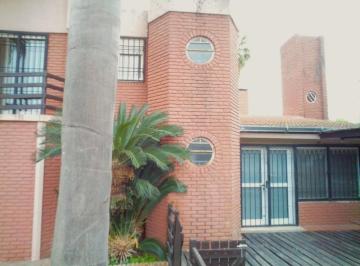 Casa · 200m² · 5 Ambientes · 2 Cocheras · Funes, Castelli 1200, 4 Dorm. 900 m². Increible Zona.