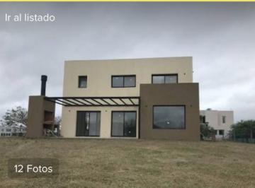 Casa · 206m² · 4 Ambientes · Casa - Barrio Garin Norte