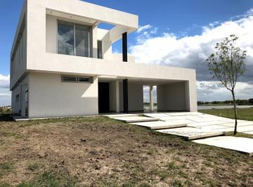 Casa · 302m² · 5 Ambientes · 1 Cochera · Casa - Ingeniero Maschwitz