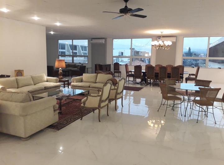 Oficina comercial · 300m² · 5 Ambientes · 15 Cocheras