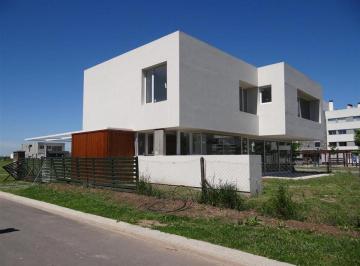 Casa · 200m² · 4 Ambientes · 2 Cocheras · Lagoon Pilar - Sólida Casa! Estilo Racionalista de 4 Amb con Gran Parque!