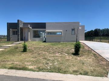 Casa · 153m² · 5 Ambientes · 2 Cocheras · Casa en Venta - 195 m Totales - Barrio Monet - Cardales - Gba Norte