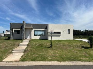 Casa · 153m² · 5 Ambientes · 2 Cocheras · Casa en Venta - 195 m Totales - Barrio Monet - Cardales - Gba Norte