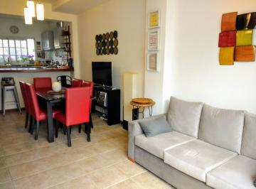 Casa · 152m² · 4 Ambientes · 1 Cochera · Precio Rebajado! Impecable Duplex 4 Amb con Jardín!