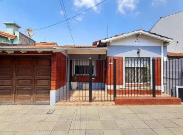 Casa · 189m² · 5 Ambientes · 1 Cochera · Barrio Golf - Chalet en 2 Plantas con Patio y Cochera!