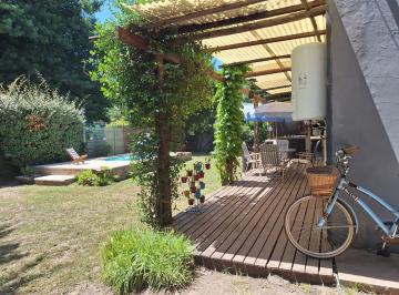 Casa · 54m² · 1 Ambiente · Venta Casa en Laguna de Lobos, 1 Habitación Mas Entrepiso, con Piscina