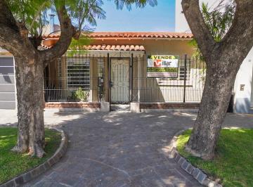 Casa · 134m² · 4 Ambientes · 2 Cocheras · Casa en Excelente Ubicación en Banfield Este