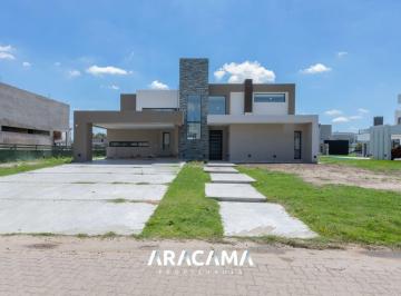 RRA-RR1-821_2 · Casa en Venta con 4 Dorm. en La Providencia - Canning