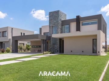 Casa · 520m² · 5 Ambientes · 1 Cochera · Casa en Venta con 4 Dorm. en La Providencia - Canning