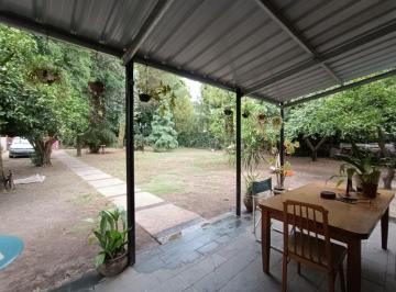 Casa · 90m² · 3 Ambientes · 2 Cocheras · Chalet 3 Ambientes Semi Reciclado con Gran Jardin Barrio Colina Alegre