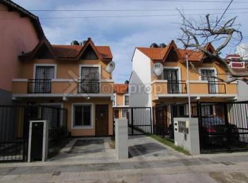 Casa · 100m² · 4 Ambientes · Triplex en Venta de 4 Ambientes en San Bernardo con Cochera Oportunidad