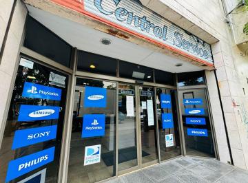 Local comercial · 374m² · Local en Olazabal 2200 de Dos Plantas