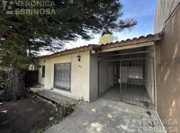 Casa · 115m² · 4 Ambientes · 2 Cocheras · Casa de Cuatro Ambientes en Venta, Villa Luzuriaga.