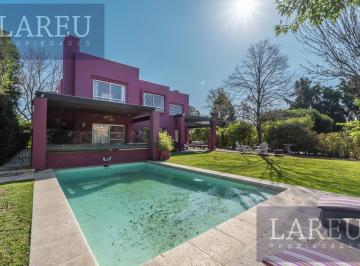 Casa · 230m² · 6 Ambientes · Casa en Venta - Barrio Los Tacos