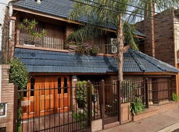 Casa · 230m² · 5 Ambientes · 2 Cocheras · Chalet en Venta Zona Ward