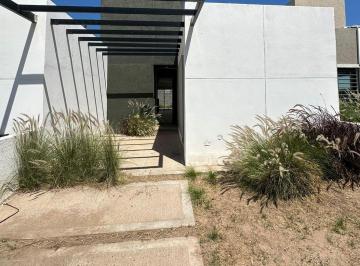 Casa · 98m² · 3 Ambientes · Duplex en Venta en Solares de Manantiales - 2 Dorm. - Todo en Planta Baja