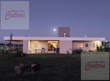 Casa · 90m² · 4 Ambientes · 2 Cocheras · Casa Sobre Terreno de 2000 m², Barrios Al Sur, Cañuelas.