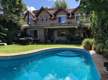 Casa · 220m² · 4 Dormitorios · 1 Cochera · Barrio Cerrado La Merced - Casa Venta