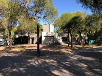 Casa de 8 ambientes, Córdoba · El Bosque - Casa - Jardin - Pileta - Country - Una Planta