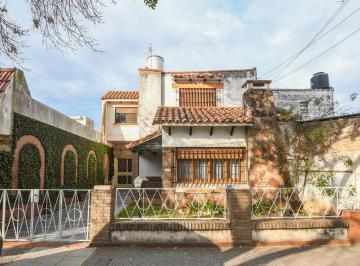 Casa · 205m² · 6 Ambientes · 3 Cocheras · En Venta - Casa 4 Dorm. con Cochera - Barrio Azcuenaga