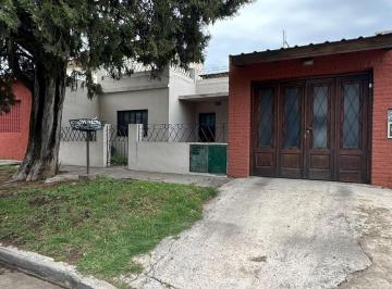 Casa · 200m² · 3 Ambientes · 1 Cochera · Venta 2 Casas en Lote c/u 3 Amb, Altos Laferrere