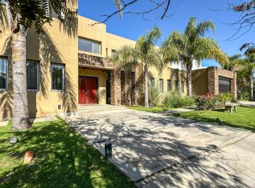 Casa · 514m² · 7 Ambientes · Casa en Venta a La Laguna en Castores Nordelta Tigre