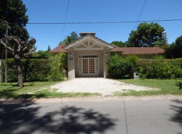 Casa · 250m² · 4 Ambientes · 2 Cocheras · Casa en Venta en City Bell