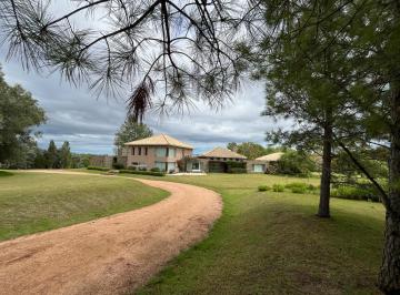 Casa · 450m² · 6 Ambientes · Chacra de 7.7 Ha en La Barra, Maldonado Uruguay Imperdible!