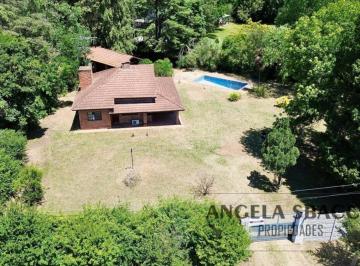 Quinta vacacional · 200m² · 4 Ambientes · 1 Cochera · Quinta en Venta en Barrio, Parque El Remanso.
