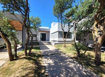 Casa · 185m² · 4 Ambientes · 2 Cocheras · Casa en Venta 2 Dorm. Las Cañitas a Estrenar Categoria (Recibe Lote en Cañitas - Posib Vehicul