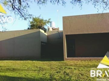 Casa · 120m² · 2 Ambientes · 2 Cocheras · Casa Amplia y Luminosa de 3 Dorm.