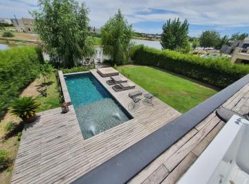 Casa · 210m² · 5 Ambientes · Venta Moderna Casa a La Laguna con Increíble Master Suite - El Canton