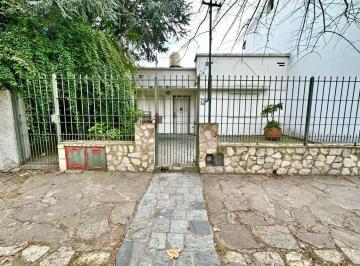 Casa · 97m² · 4 Ambientes · Venta Casa de 4 Ambientes a Reciclar en Barrio San Jose