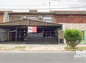 Casa · 150m² · 4 Ambientes · 2 Cocheras · Dúplex en Venta de 4 Ambientes en Villa Adelina con Jardín