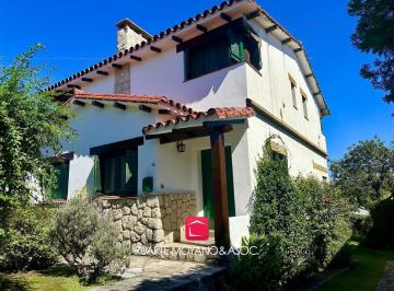 Casa · 300m² · 9 Ambientes · 2 Cocheras · Venta | Chalet de 5 Dorm. | Centro de Alta Gracia