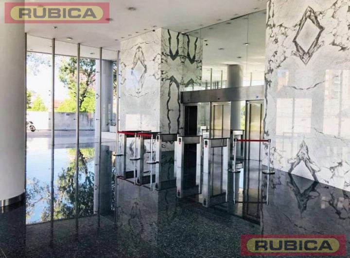 Oficina comercial · 450m²