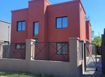 Casa · 55m² · 2 Ambientes · 1 Cochera · Departamento - Pilar