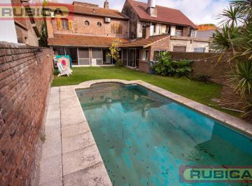 Casa · 294m² · 5 Ambientes · 1 Cochera · Casa - Don Torcuato