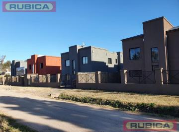 Casa · 66m² · 3 Ambientes · 1 Cochera · Casa - Pilar
