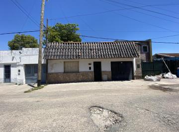 Casa · 80m² · 4 Ambientes · 1 Cochera · Casa 2 Dorm. Ludueña
